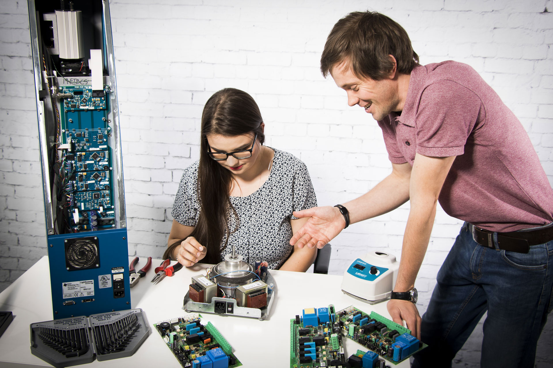 Kromě distribuce Life Sciences produktů poskytujeme také záruční i pozáruční servis a validaci přístrojů.